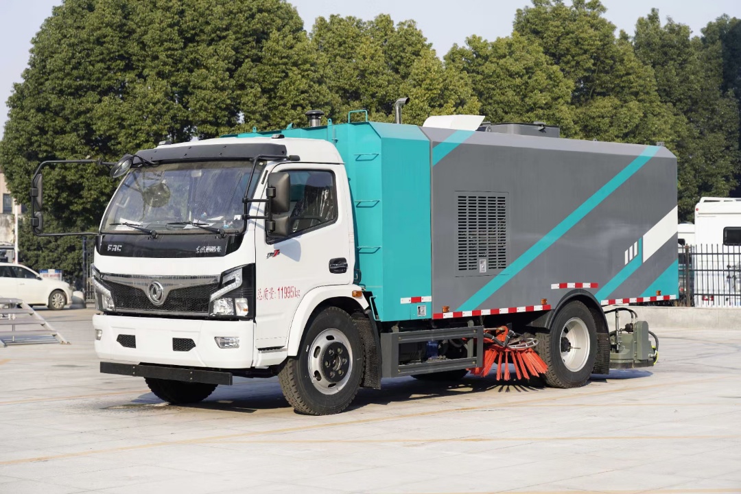 东风多利卡干湿两用吸尘车